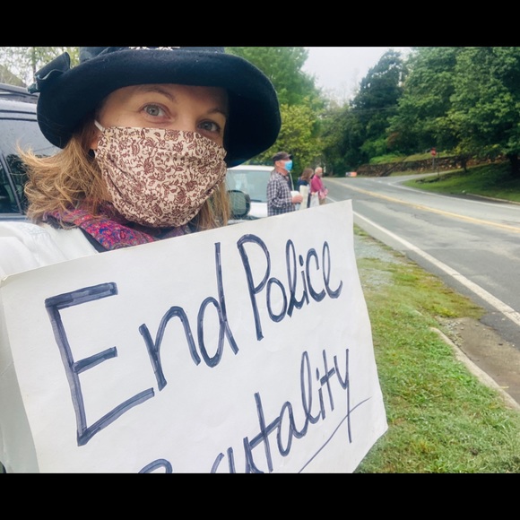 Meet your Posher, Anita - Picture 2 of 6